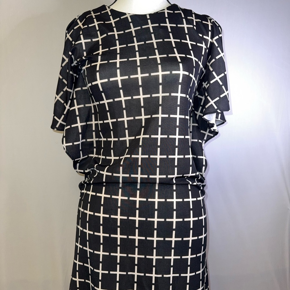 LIPHOP Small Black and White Geometric‎ Dress Flutter Sleeve